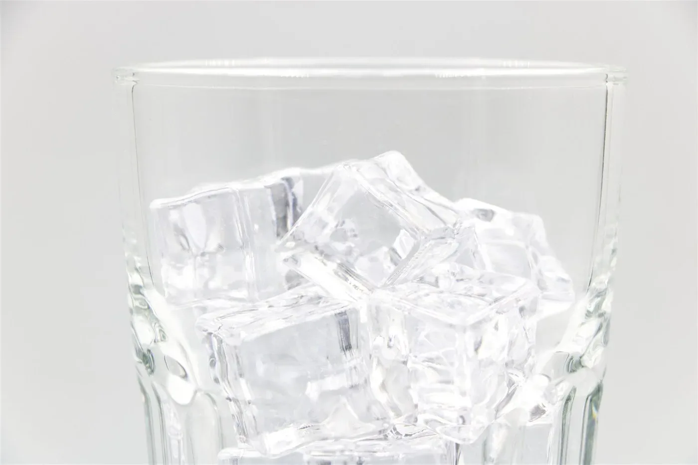 Does chewing ice or drinking iced water harm teeth, and can it cause sensitivity, cracks or chips?