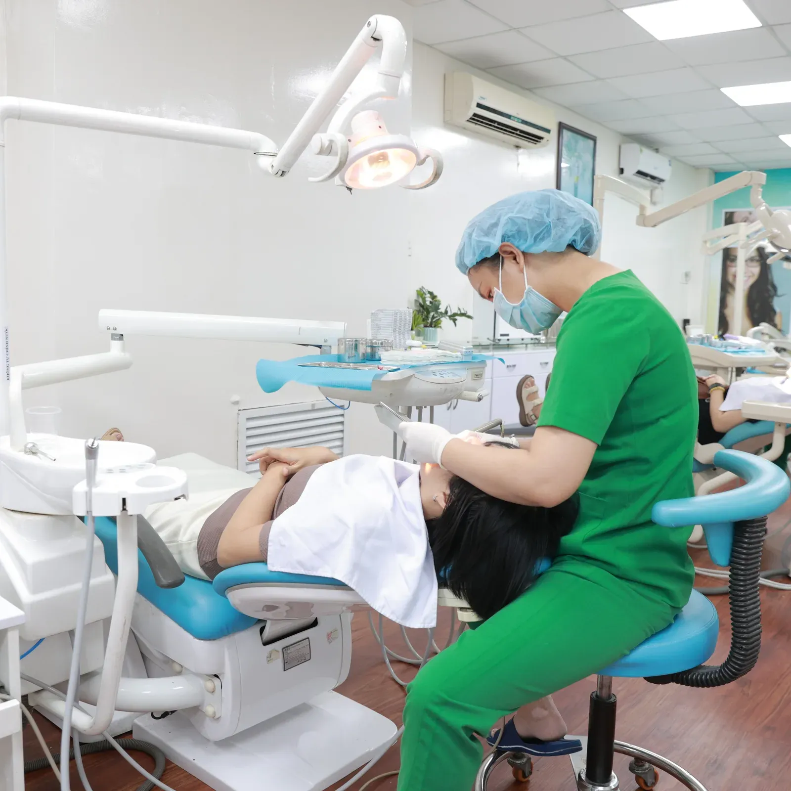 Cạo vôi răng siêu âm