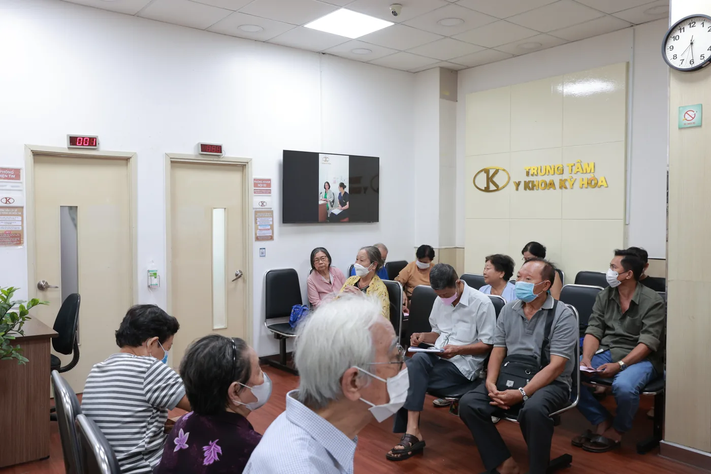 Khu vực chờ khám tại Trung tâm Y Khoa Kỳ Hòa