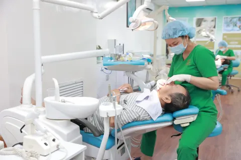Bọc răng sứ
