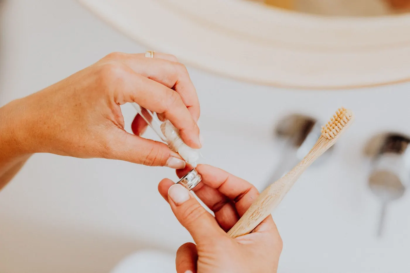 Dụng cụ chăm sóc răng miệng