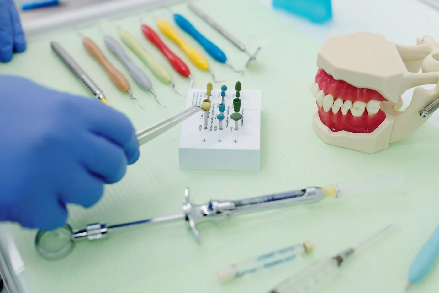 What should you do for a toothache, and when should you see a dentist right away?